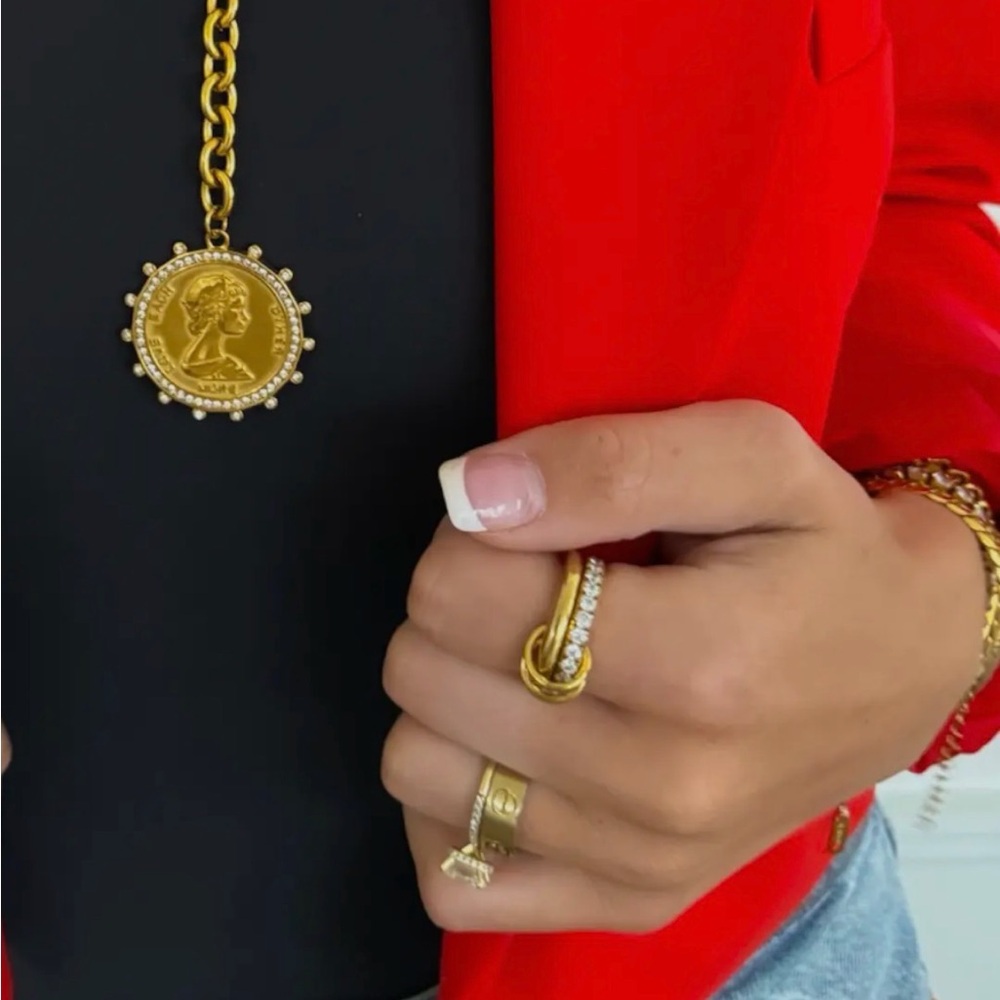 Elegant 18k yellow gold ring